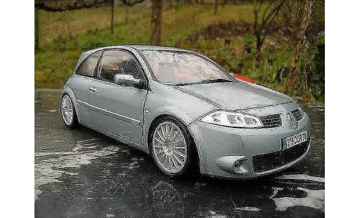 Renault Megane Sport 1/18 Burago rs grau modellautos