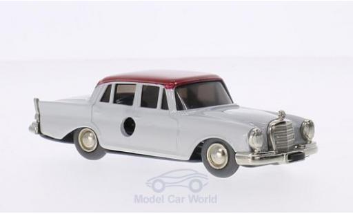 Modellautos Mercedes 220 1/0 Schuco SE grau/rot Micro Raceer Mercedes 220 1/0 Schuco SE grau/rot Micro Raceer modellautos