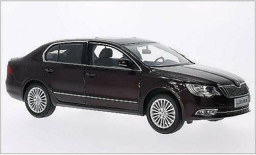 Skoda Superb Base 1/18 Paudi rot 2013 modellautos