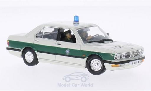 Modellautos Bmw 518 1/43 SpecialC Polizei weiss/grün James Bond 007 Octopussy ohne Vitrine Bmw 518 1/43 SpecialC Polizei weiss/grün James Bond 007 Octopussy ohne Vitrine modellautos