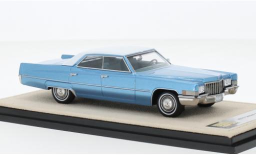 Modellautos Cadillac Sedan 1/43 Stamp Models DeVille metallise bleu clair/blanche 1970 Cadillac Sedan 1/43 Stamp Models DeVille metallise bleu clair/blanche 1970 modellautos