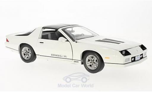 Modellautos Chevrolet Camaro 1/18 Sun Star IROC-Z weiss 1985 Chevrolet Camaro 1/18 Sun Star IROC-Z weiss 1985 modellautos