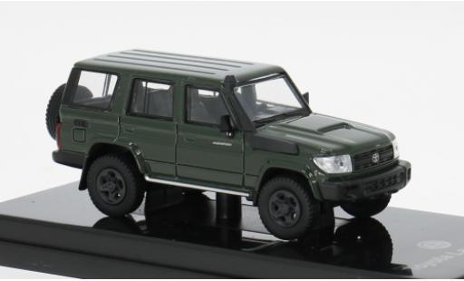 Modellautos Toyota Land Cruiser LC76 oliv 2014 1/64 Para64