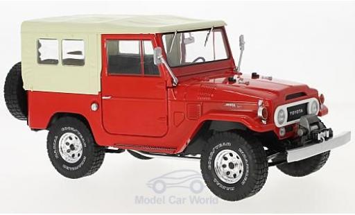 Modellautos Toyota Land Cruiser 1/18 Triple 9 Collection FJ40 rot/beige 1967 Toyota Land Cruiser 1/18 Triple 9 Collection FJ40 rot/beige 1967 modellautos