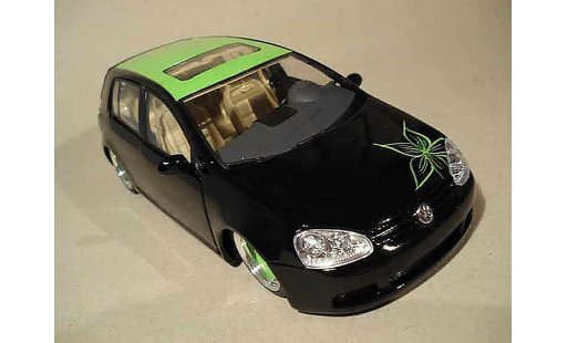 Volkswagen Golf GTI 1/18 Burago german look flower modellautos