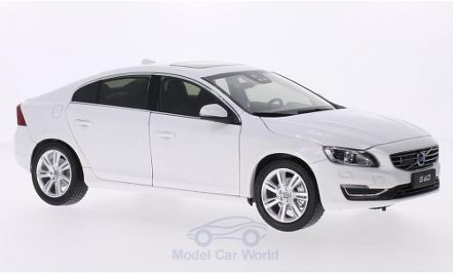 Volvo S60 1/18 Ultimate Diecast mettalic weiss 2015 modellautos
