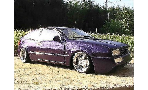 Volkswagen Corrado VR6 1/18 Revell peinture violet avec paillette modellautos