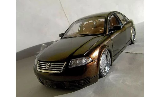 Volkswagen Passat Base 1/18 Welly dub peinture cameleon modellautos