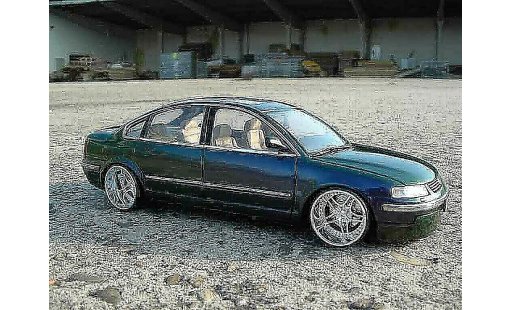 Volkswagen Passat Base 1/18 Welly  modellautos