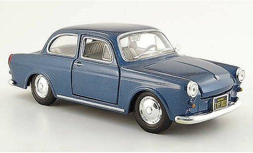 Volkswagen 1600 Base 1/24 Maisto Stufenheck blau 1967 modellautos