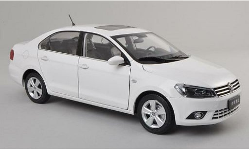 Volkswagen Jetta Base 1/18 Paudi weiss 2012 modellautos