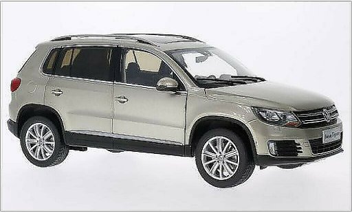 Volkswagen Tiguan Base 1/18 Paudi mettalic beige 2013 modellautos