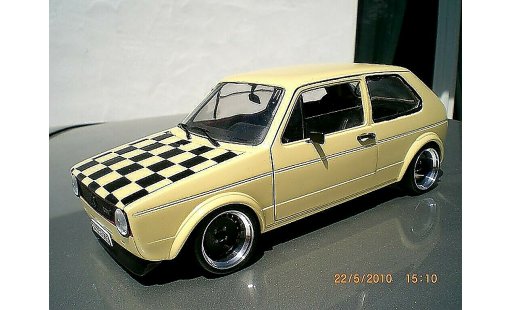 Volkswagen Golf GTI 1/18 Solido beige jantes schmidt capot damier modellautos