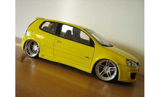 Volkswagen Golf GTI 1/18 Burago gelb jantes ac schnitzer modellautos