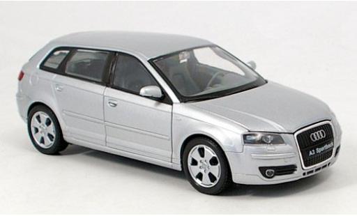 Audi A3 1/24 Welly Sportback silber 1:24 modellautos