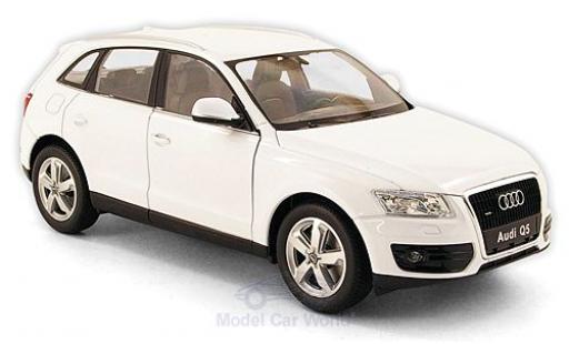 Audi Q5 1/24 Welly weiss ohne Vitrine modellautos