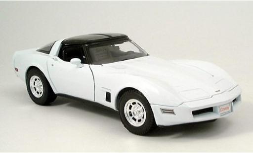 Modellautos Chevrolet Corvette 1/18 Welly Coupe weiß 1982 1:18 Chevrolet Corvette 1/18 Welly Coupe weiß 1982 1:18 modellautos