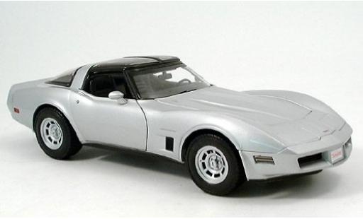 Modellautos Chevrolet Corvette 1/18 Welly silber 1982 1:18 Chevrolet Corvette 1/18 Welly silber 1982 1:18 modellautos