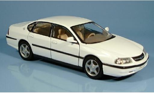 Chevrolet Impala 1/24 Welly weiss 2001 1:24 modellautos