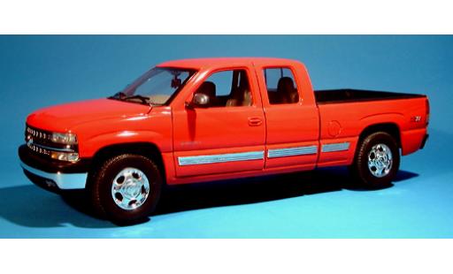 Modellautos Chevrolet Silverado 1/18 Welly Ex. Cab Fleetside rot 1999 1:18 Chevrolet Silverado 1/18 Welly Ex. Cab Fleetside rot 1999 1:18 modellautos