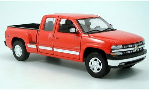 Modellautos Chevrolet Silverado 1/18 Welly Ext. Cab rot 1:18 Chevrolet Silverado 1/18 Welly Ext. Cab rot 1:18 modellautos