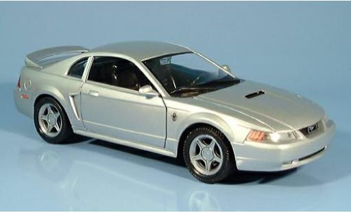 Ford Mustang 1/24 Welly GT silber 1999 1:24 modellautos