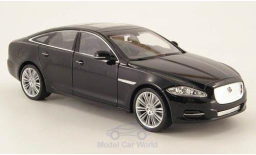 Jaguar XJ 1/24 Welly schwarz 2010 ohne Vitrine modellautos