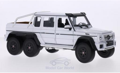 Mercedes Classe G 1/24 Welly G 63 AMG 6x6 weiss modellautos