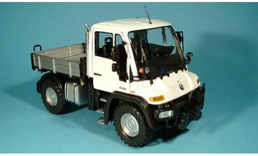 Modellautos Mercedes Unimog 1/24 Welly U400 weiss 1:24 Mercedes Unimog 1/24 Welly U400 weiss 1:24 modellautos