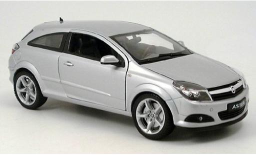Modellautos Opel Astra 1/18 Welly GTC silber 2005 1:18 Opel Astra 1/18 Welly GTC silber 2005 1:18 modellautos