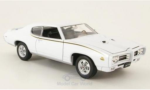Pontiac GTO 1/24 Welly weiss 1969 The Judge ohne Vitrine modellautos
