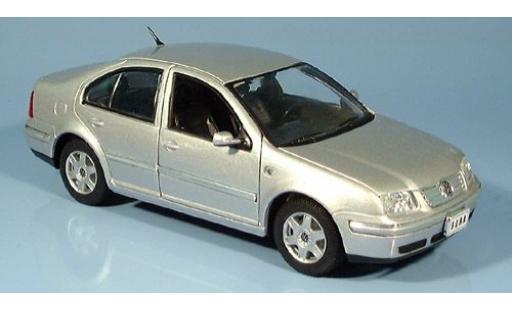Volkswagen Bora 1/24 Welly Limousine silber 2001 1:24 modellautos