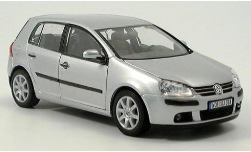 Volkswagen Golf 1/24 Welly V silber 2004 1:24 modellautos