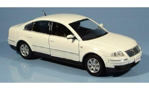 Modellautos Volkswagen Passat 1/24 Welly Limousine weiss 2002 1:24 Volkswagen Passat 1/24 Welly Limousine weiss 2002 1:24 modellautos