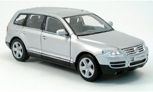 Volkswagen Touareg 1/24 Welly silber 2002 1:24 modellautos