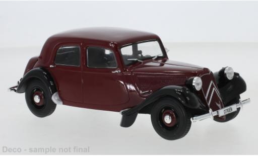 Modellautos Citroen Traction 1/24 WhiteBox Avant 11BL rot/schwarz 1952 Citroen Traction 1/24 WhiteBox Avant 11BL rot/schwarz 1952 modellautos