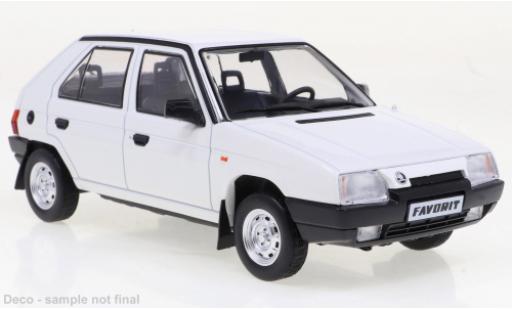 Modellautos Skoda Favorit 1/24 WhiteBox blanche 1989 Skoda Favorit 1/24 WhiteBox blanche 1989 modellautos