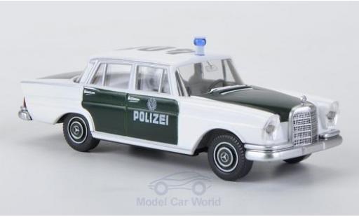 Modellautos Mercedes 220 1/87 Wiking S weiss/grün Polizei Mercedes 220 1/87 Wiking S weiss/grün Polizei modellautos